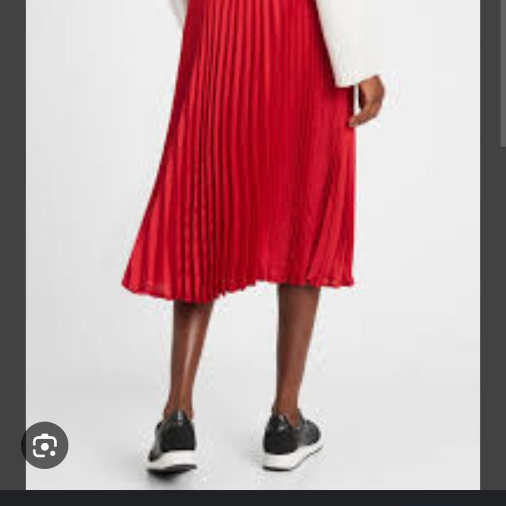 Banana Republic red pleated midi skirt
